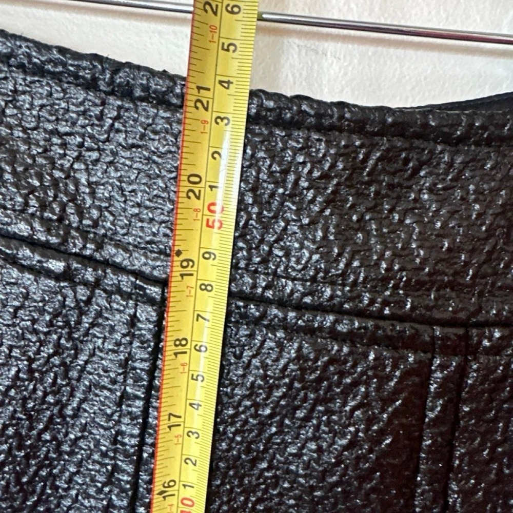 Banana Republic black textured leather skirt with zipper pockets, size 4 - Picture 6 of 8